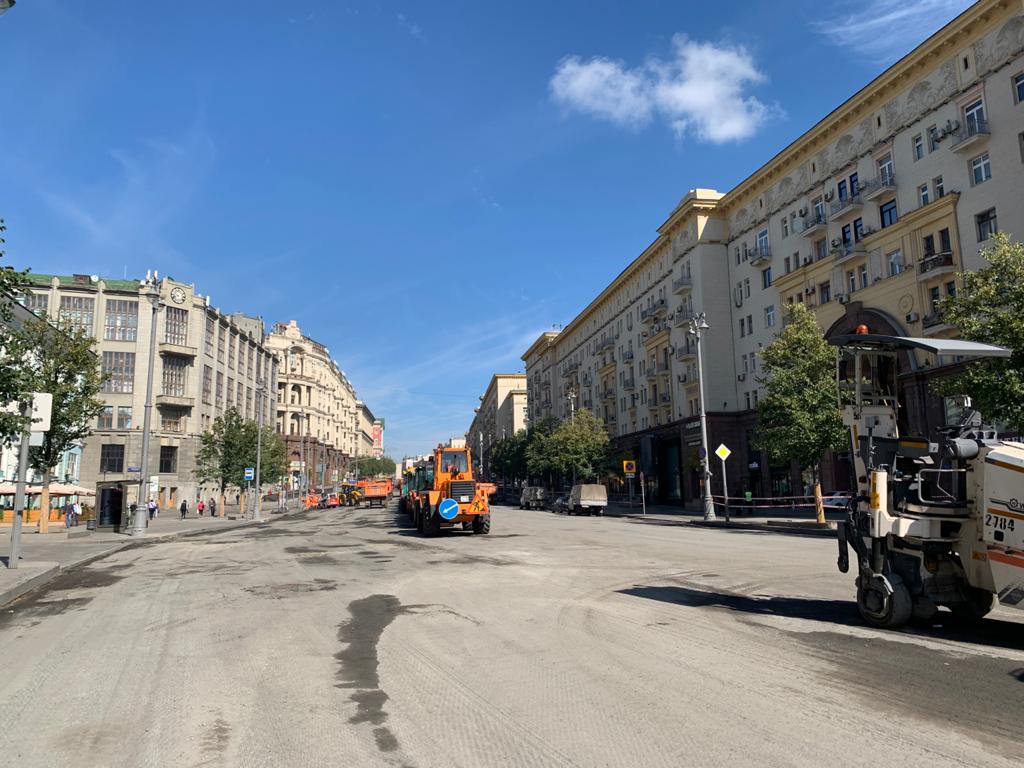 Завершены работы по замене асфальта на Тверской улице