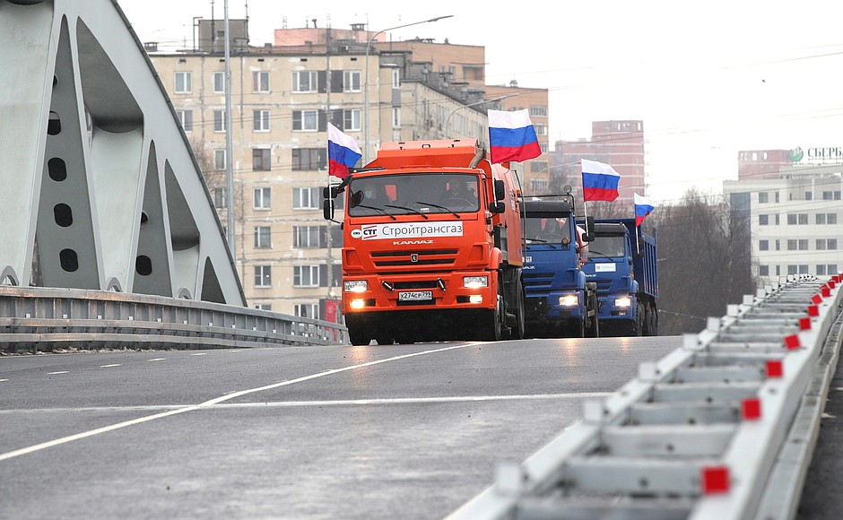 Путин открыл новый путепровод через Ленинградку в Химках