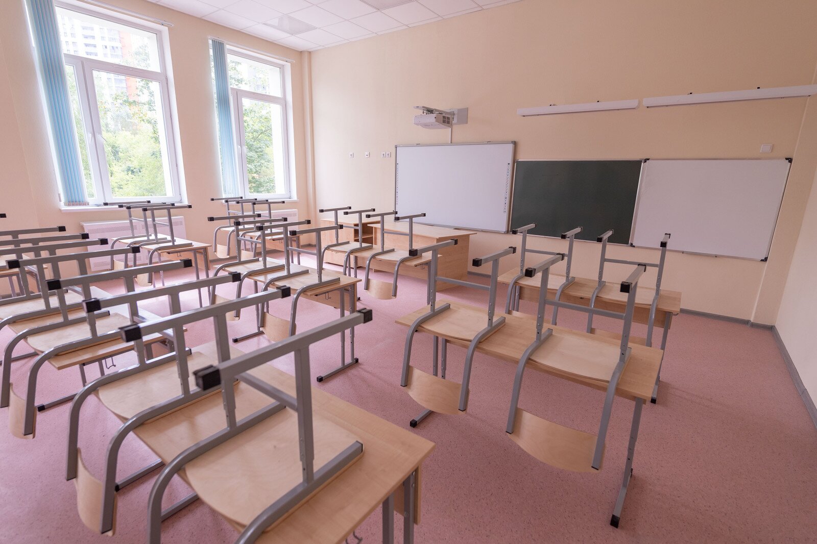 Масштабную программу реконструкции школ запустят в Москве в 2024 году
