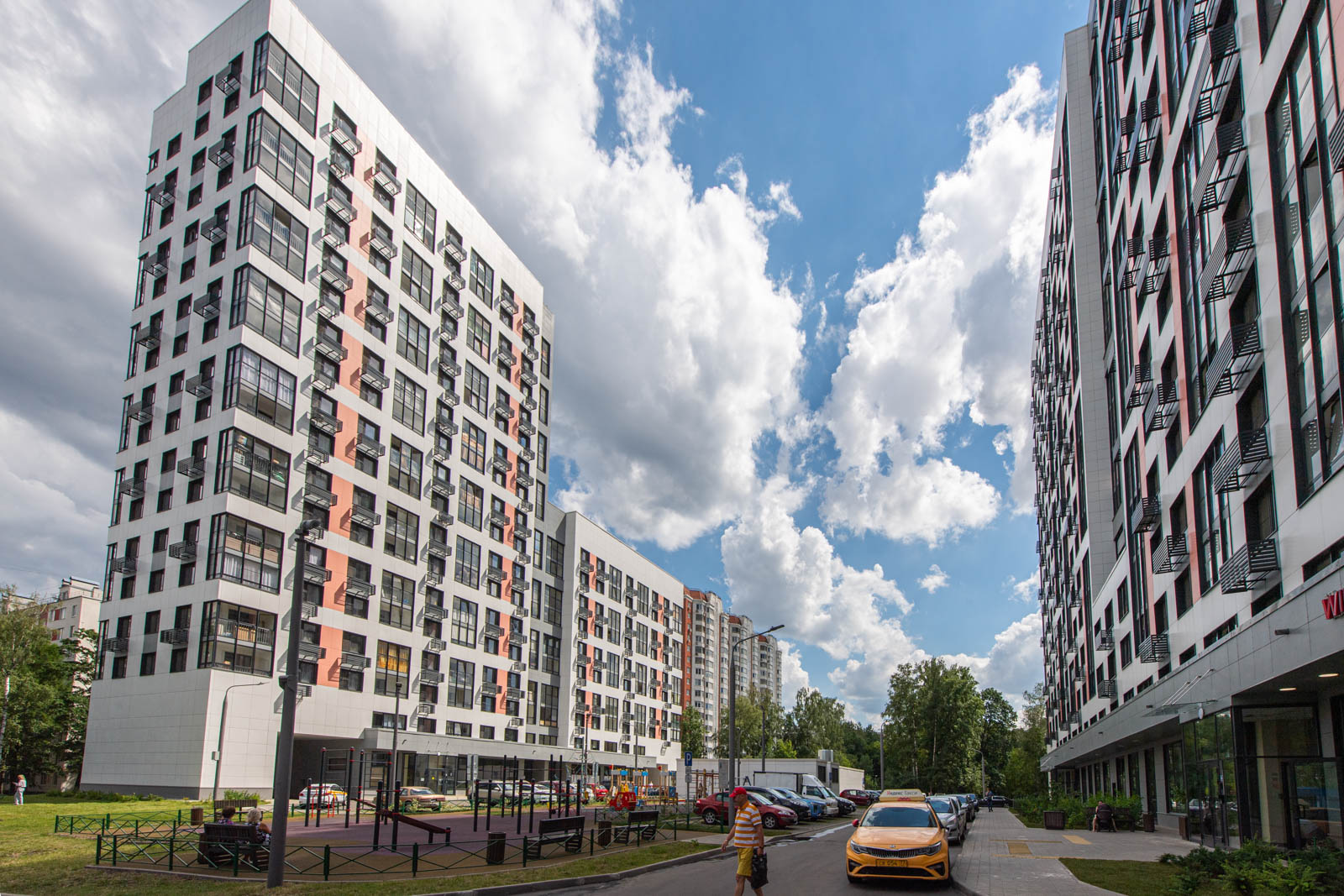 Около 2,4 млн кв.м жилья построят в Москве на месте снесенных по реновации домов
