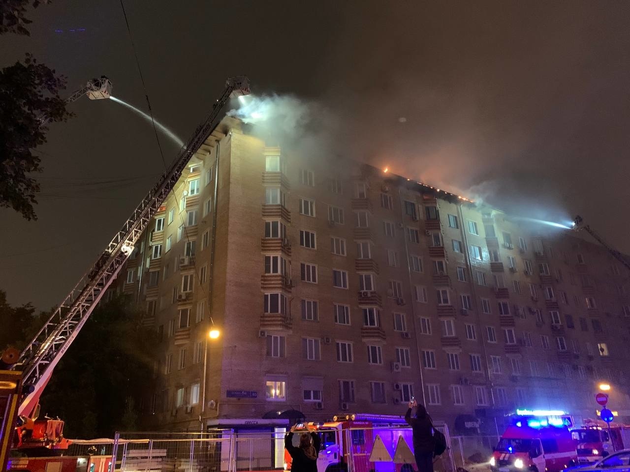 Крышу пострадавшего при пожаре дома на Ленинском проспекте планируется отремонтировать за десять дней