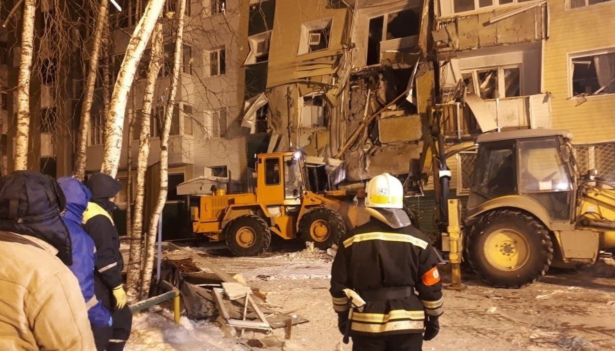 Обрушившийся в Нижневартовске дом обесточен, в соседних домах электросети не повреждены