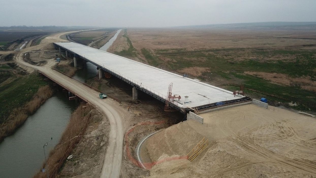 Новая дорога к Крымскому мосту в Краснодарском крае готова наполовину