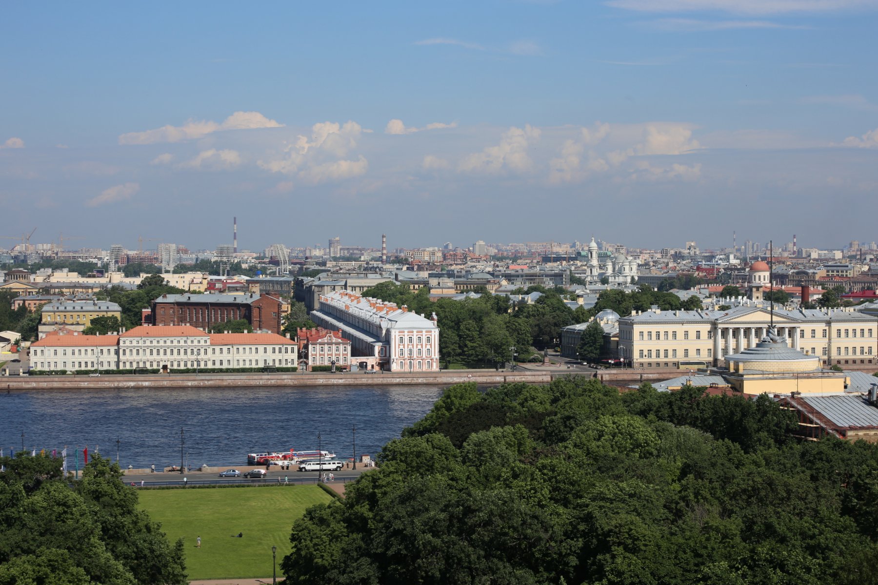 Главной достопримечательностью Петербурга туристы назвали крыши