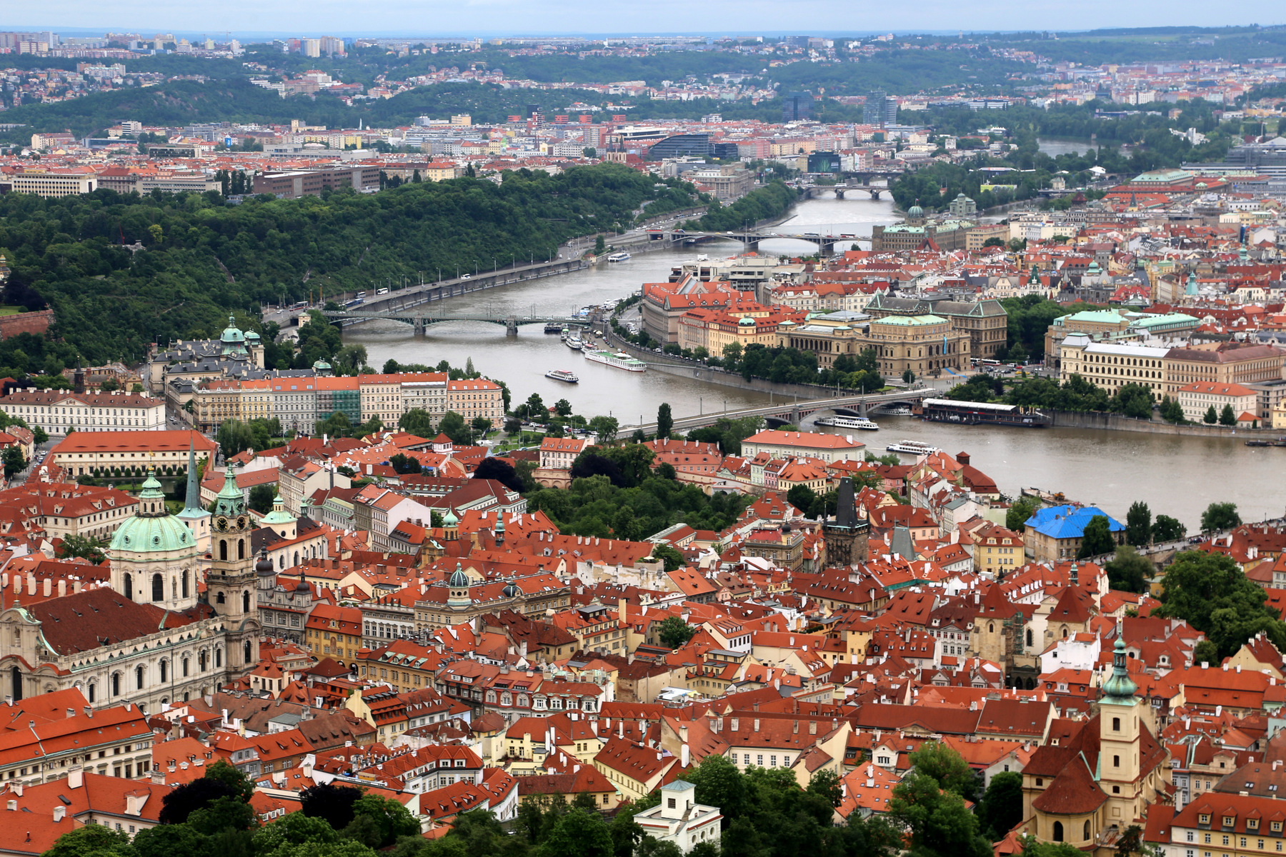 Чехия запретила туристические поездки