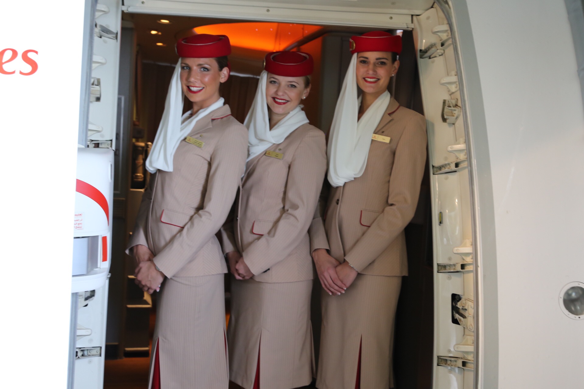 Emirates возобновит выплату полных зарплат персоналу с октября