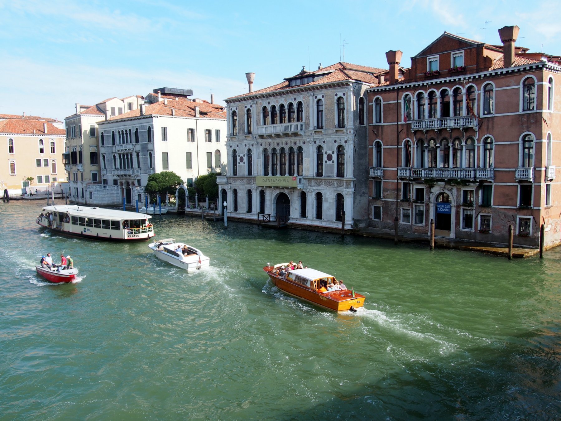 Власти Венеции хотят ограничить поток туристов в город