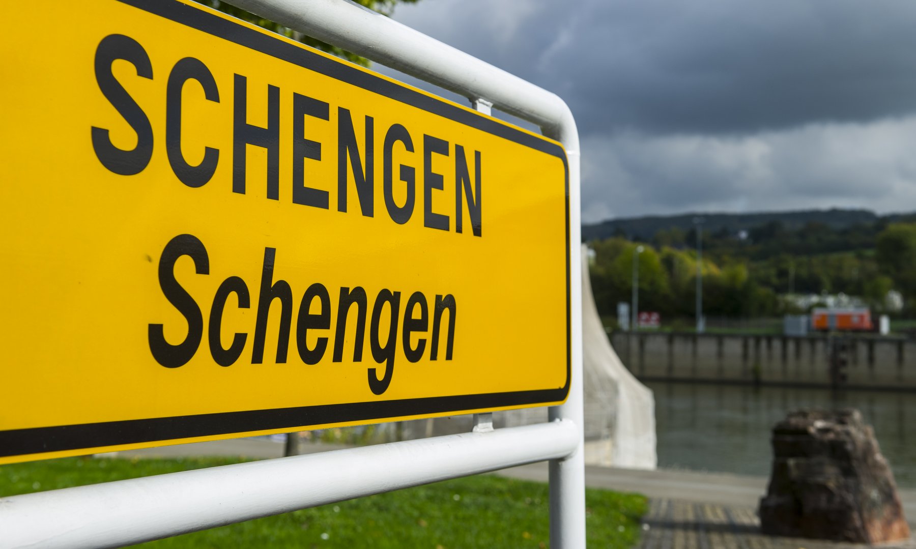 Российские туристы перестали получать шенгенские визы на срок более года