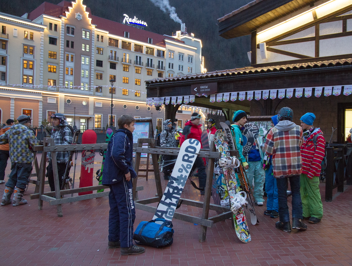 Более 100 тыс. рублей составит призовой фонд массового спуска на лыжах и сноуборде фестиваля Rosa Fest в Сочи