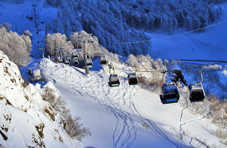 Курорт "Роза Хутор" официально открыл горнолыжный сезон в Сочи