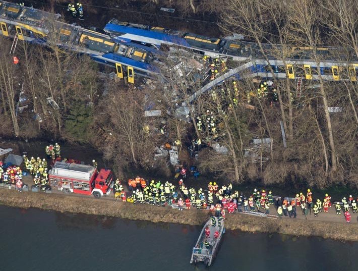 Число жертв железнодорожной аварии в Германии выросло до восьми
