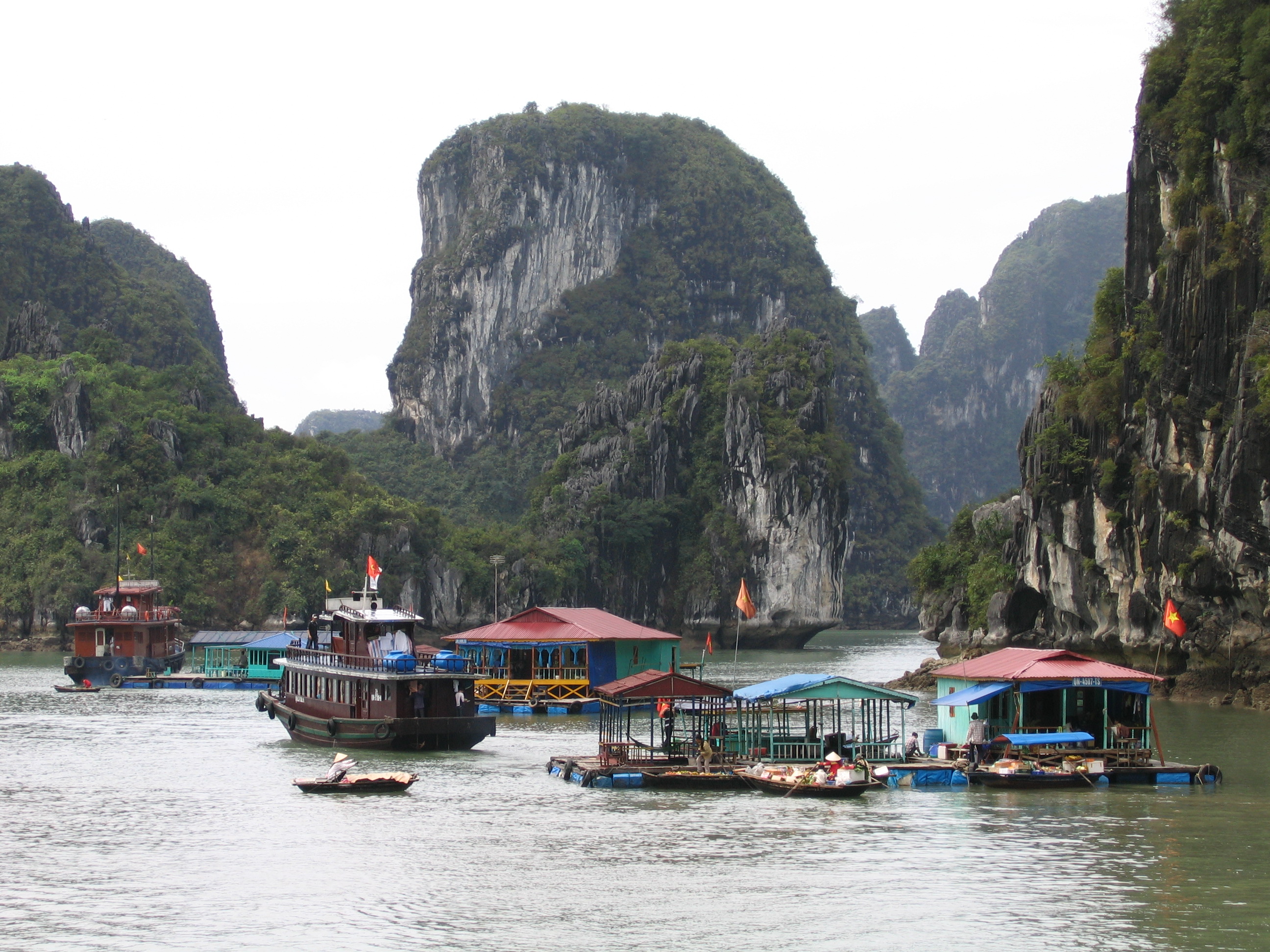 Власти Вьетнама приняли трехэтапный план возобновления международного туризма