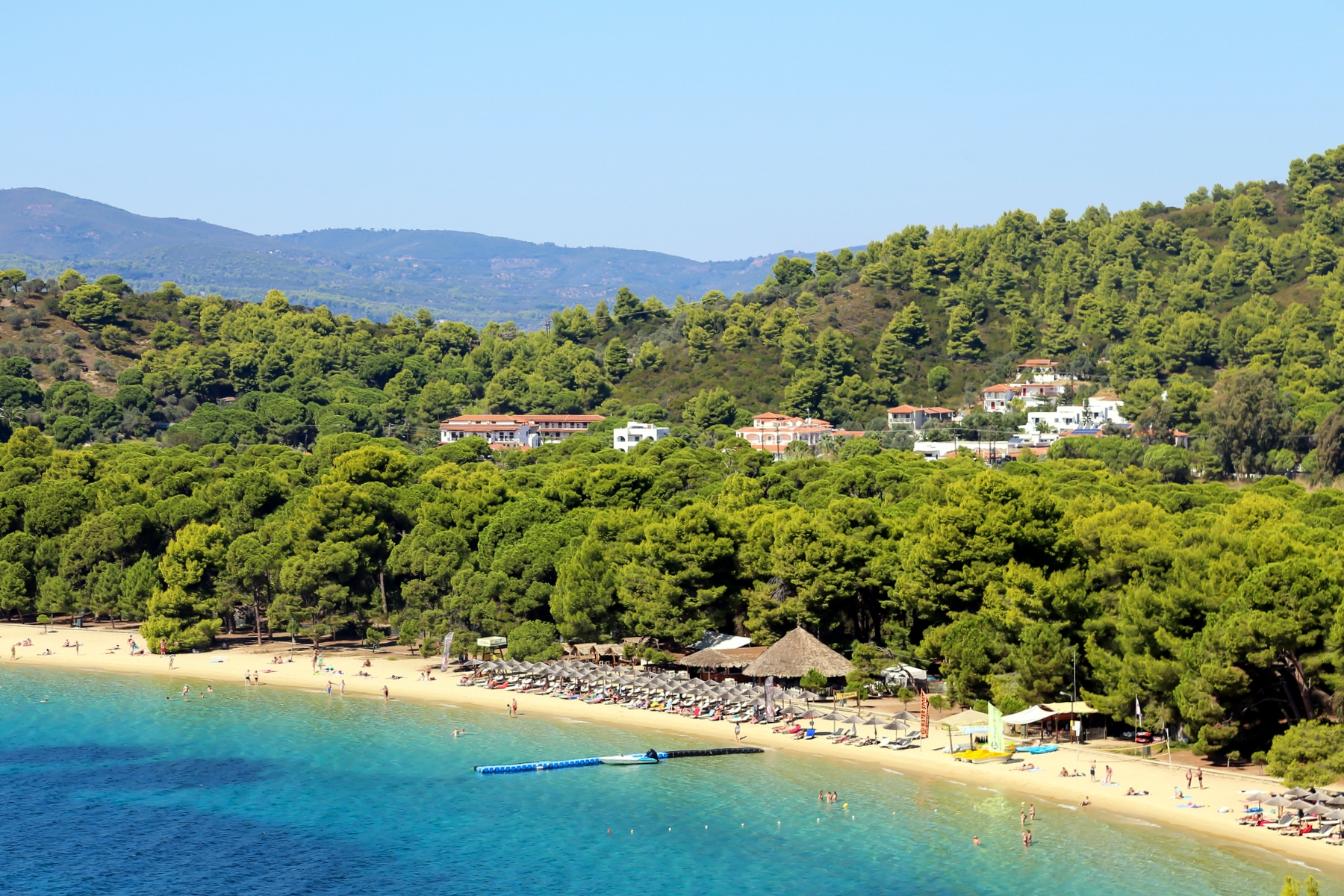 Туроператоры заявляют о резком росте спроса на туры в Грецию
