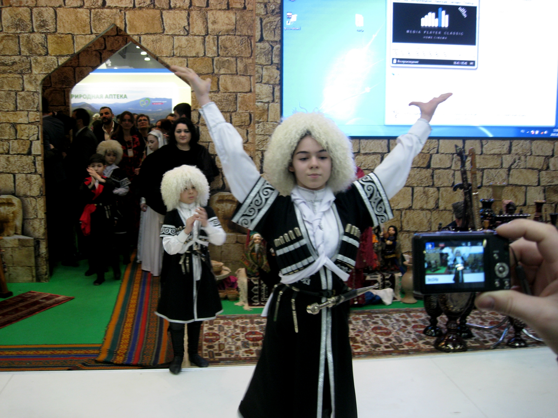 Северный Кавказ на "Интурмаркете" представили танцами, лепешками и курортами