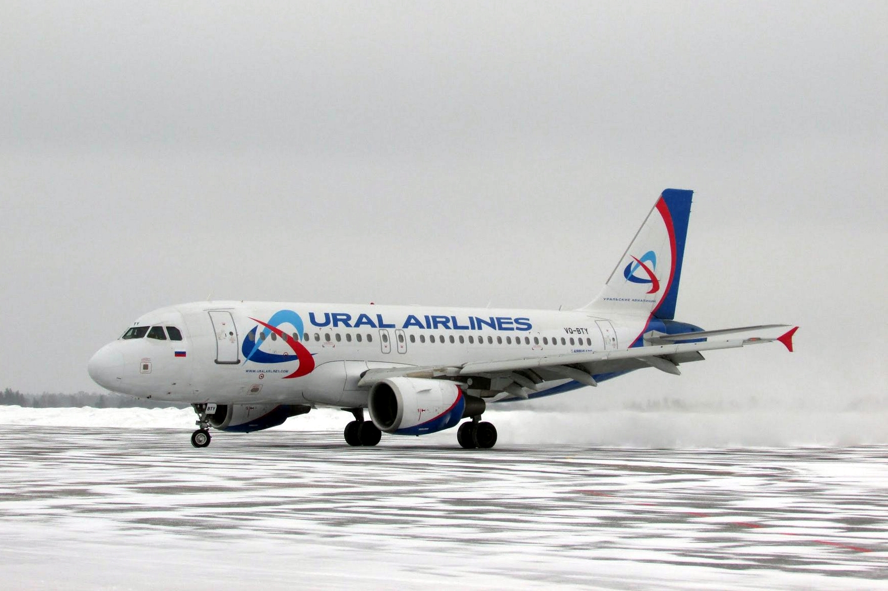 Авиакомпании РФ сократили пассажиропоток в феврале на 37%