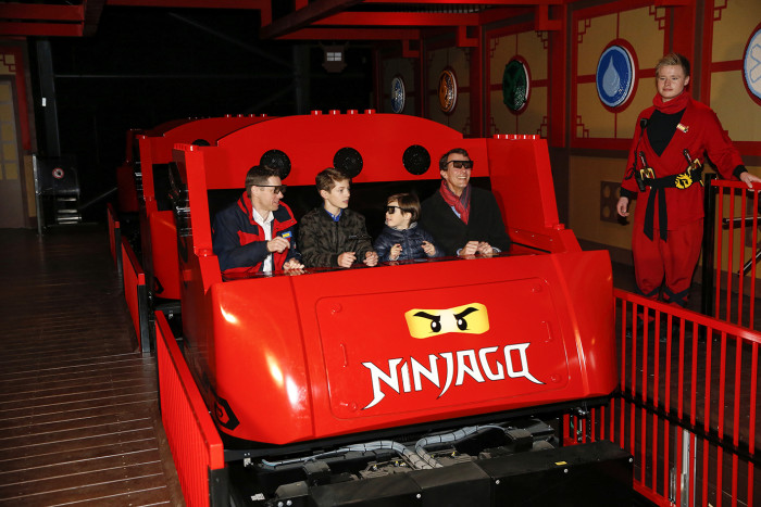 Члены датской королевской семьи стали первыми посетителями нового аттракциона Ninjago в парке Legoland