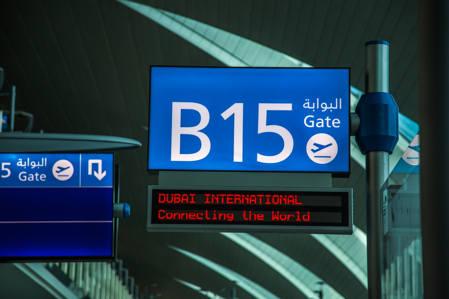 Аэропорт Дубая назвал время возобновления рейсов после возгорания самолета Emirates