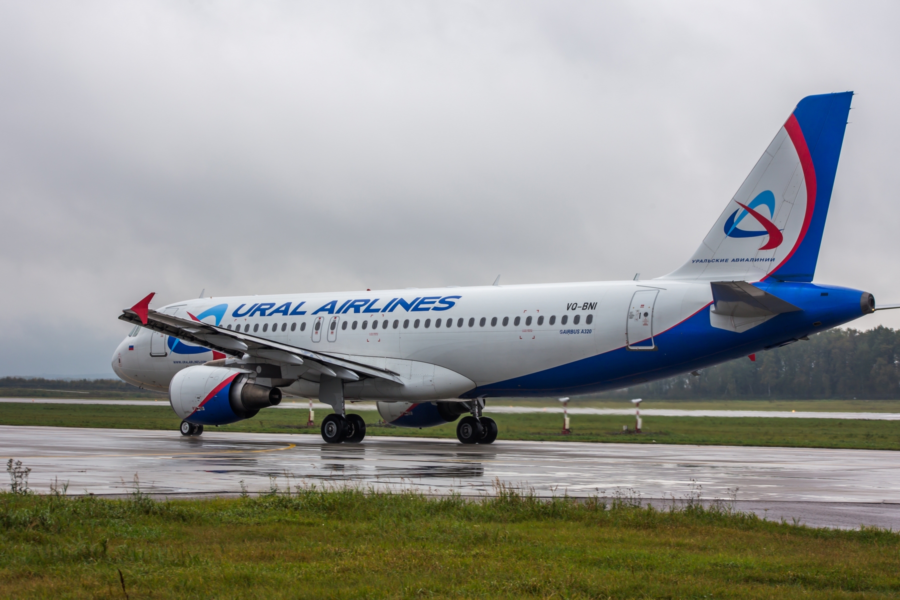  Экипаж самолета "Уральских авиалиний" обнаружил утечку топлива перед вылетом из Уфы