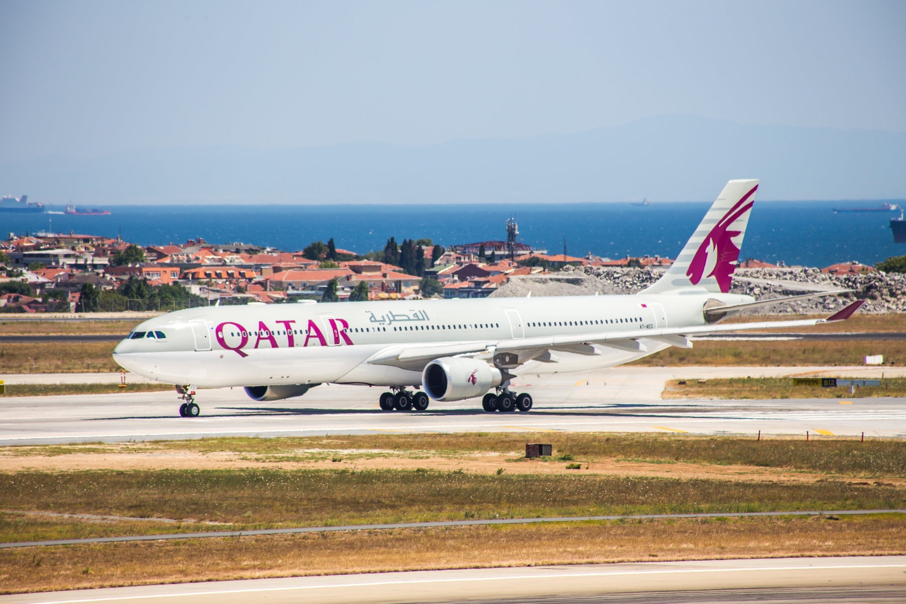 Qatar Airways приостанавливает полеты в Бахрейн, Саудовскую Аравию, ОАЭ и Египет