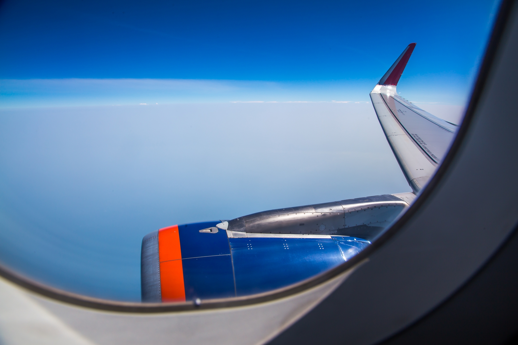 "Аэрофлот" разрешил пассажирам пользоваться телефонами во время взлета и посадки