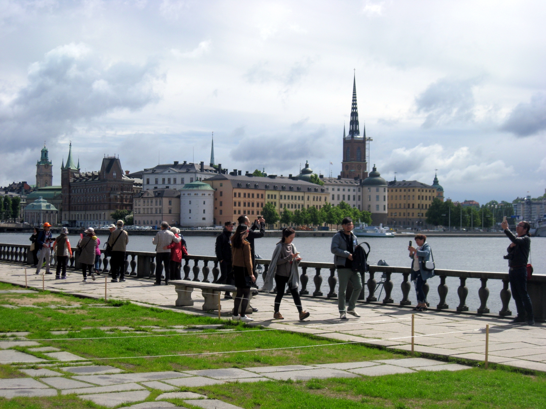 Дания и Швеция возобновили выдачу виз российским туристам