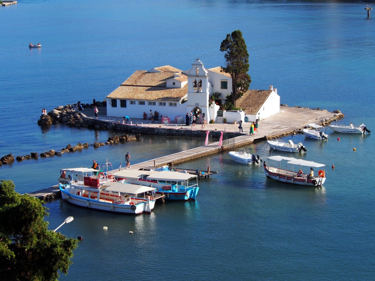 Доходы Греции от туризма сократились на 1 млрд евро за 9 месяцев 2016 года