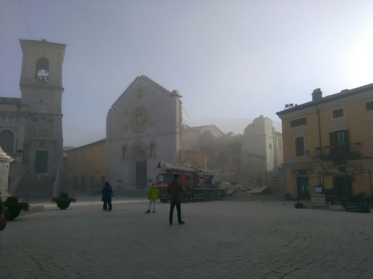 Толчки от нового землетрясения в центральной Италии ощутили в Риме и Неаполе