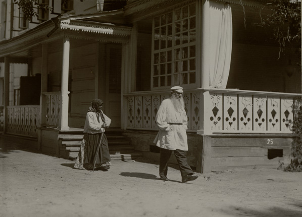 Уникальные снимки Льва Толстого и его семьи увидят посетители фотовыставки в Москве