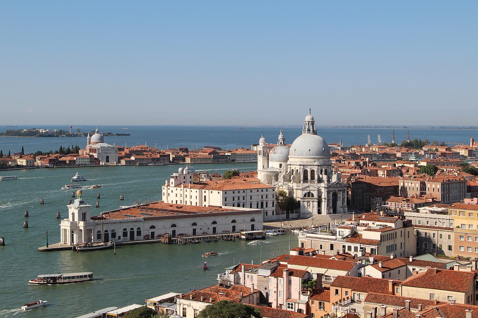 Круизным лайнерам запретят заходить в Венецианскую лагуну