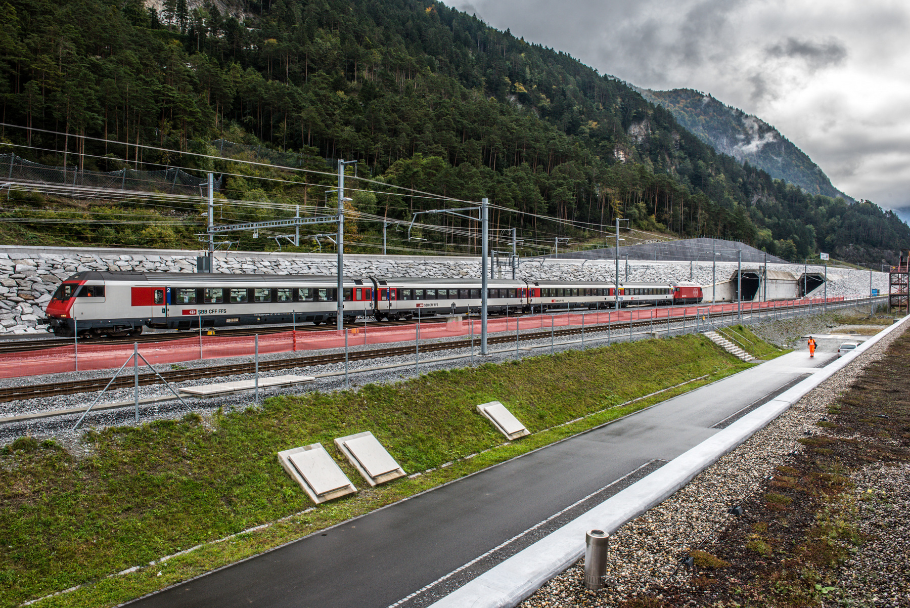 В Швейцарии 11 декабря откроется для пассажирских перевозок самый длинный ж/д тоннель в мире