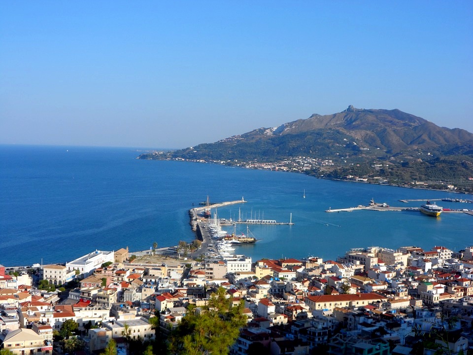 Греческие курорты Закинтос и Ханья вводят комендантский час из-за COVID-19