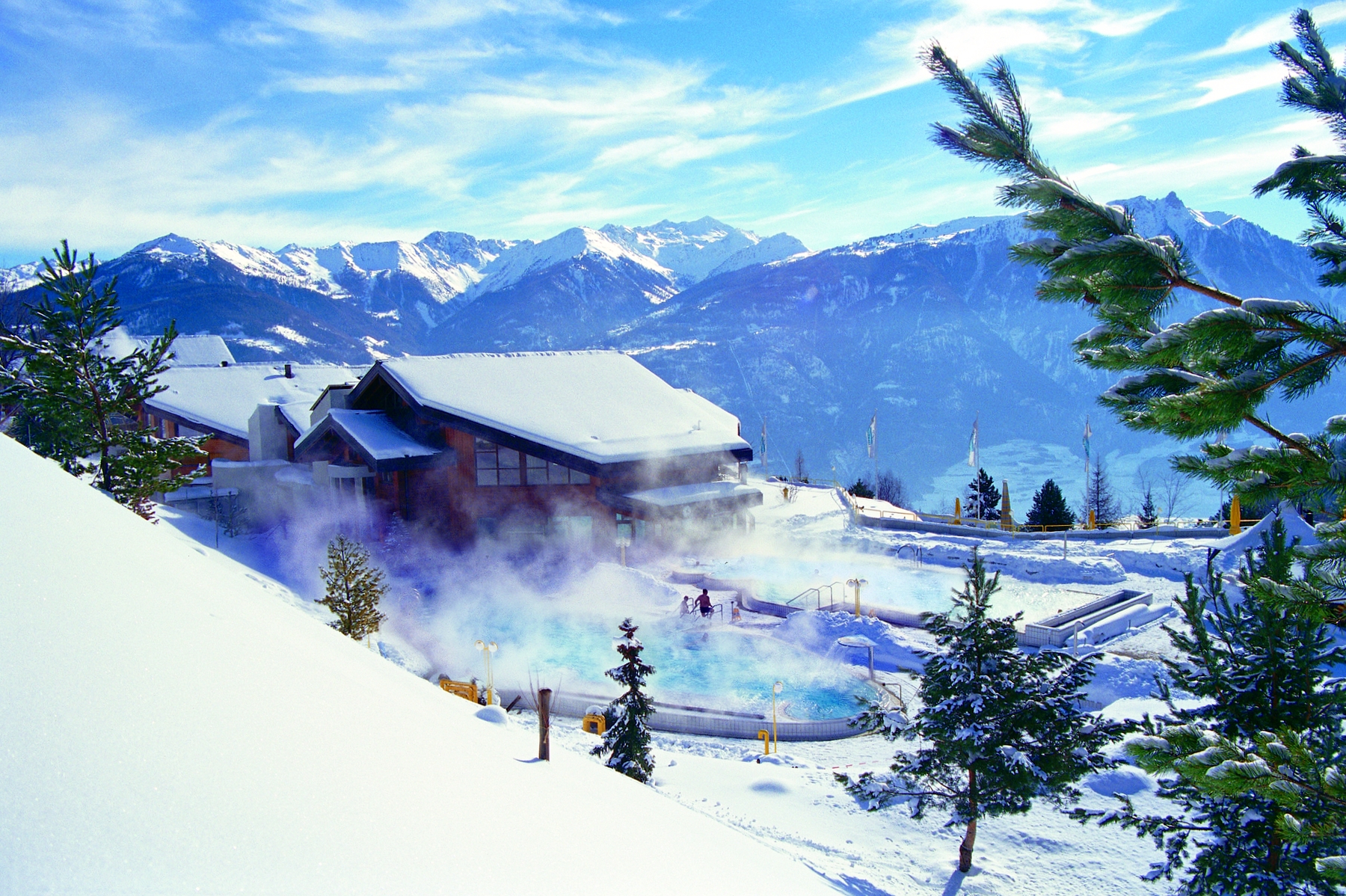 Железнодорожное сообщение с курортом Церматт в Швейцарии частично открыто