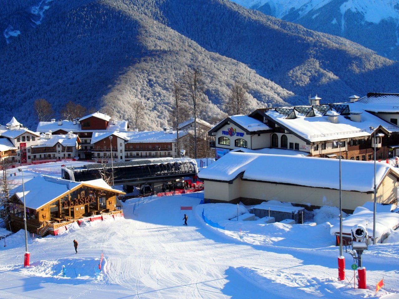 Роза Хутор возглавила топ-10 самых популярных у россиян горнолыжных курортов на апрель