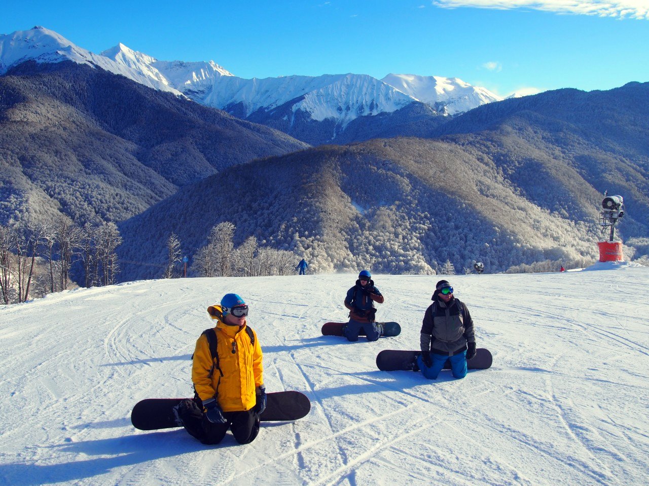 Часть трасс на горных курортах Сочи открыта для лыжников и сноубордистов
