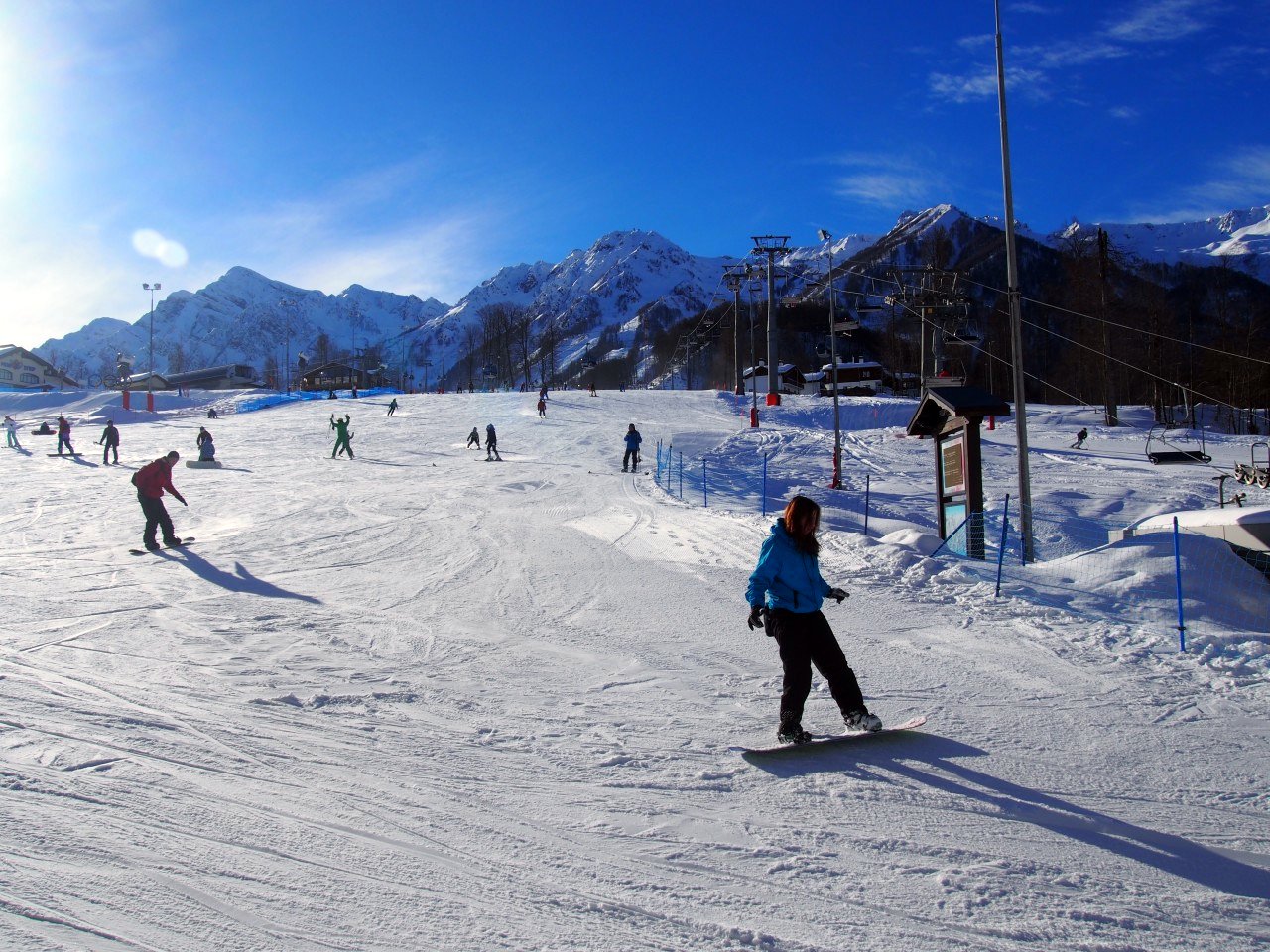 Бесплатные уроки по сноуборду проведут на курорте "Роза Хутор"