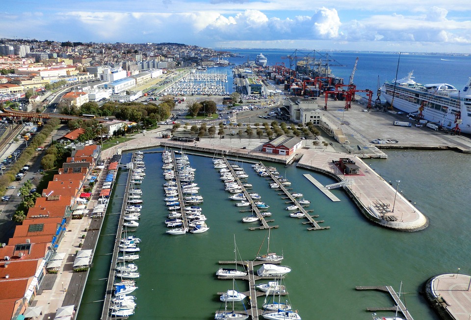 Жители Лиссабона жалуются на ухудшение экологии из-за массового туризма