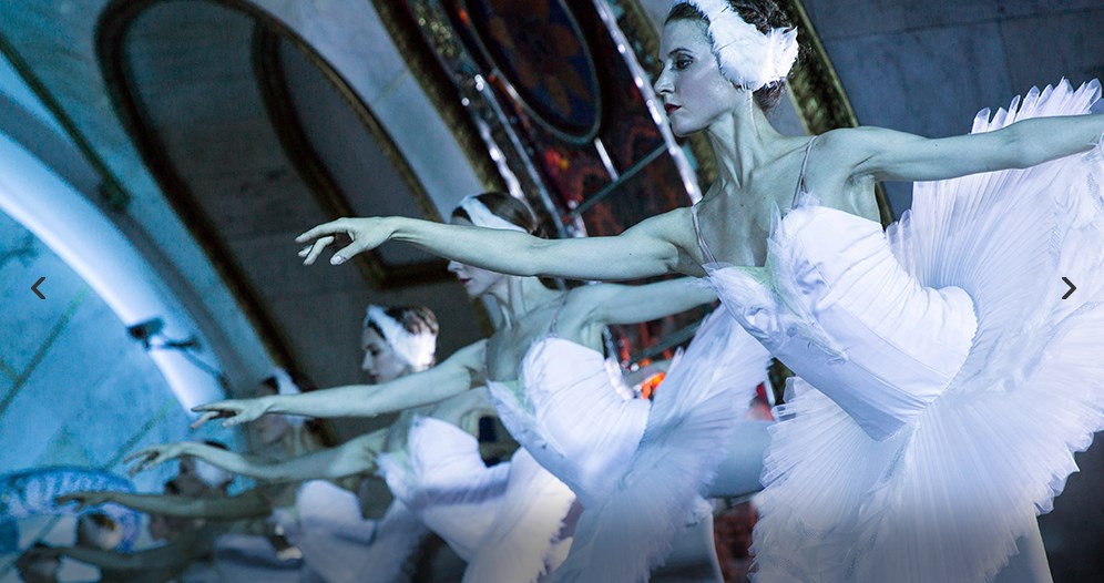 Кремлёвский балет выступил в московском метро для болельщиков Кубка конфедераций