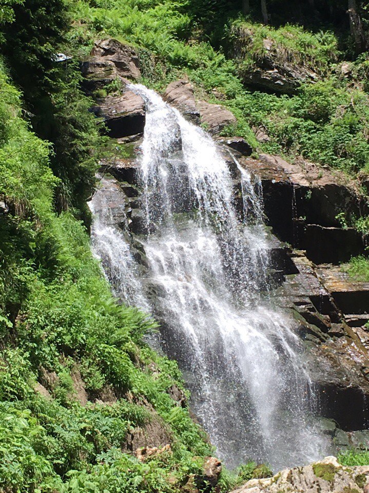 На курорте "Роза Хутор" открывается для посещения уникальный парк водопадов "Менделиха"