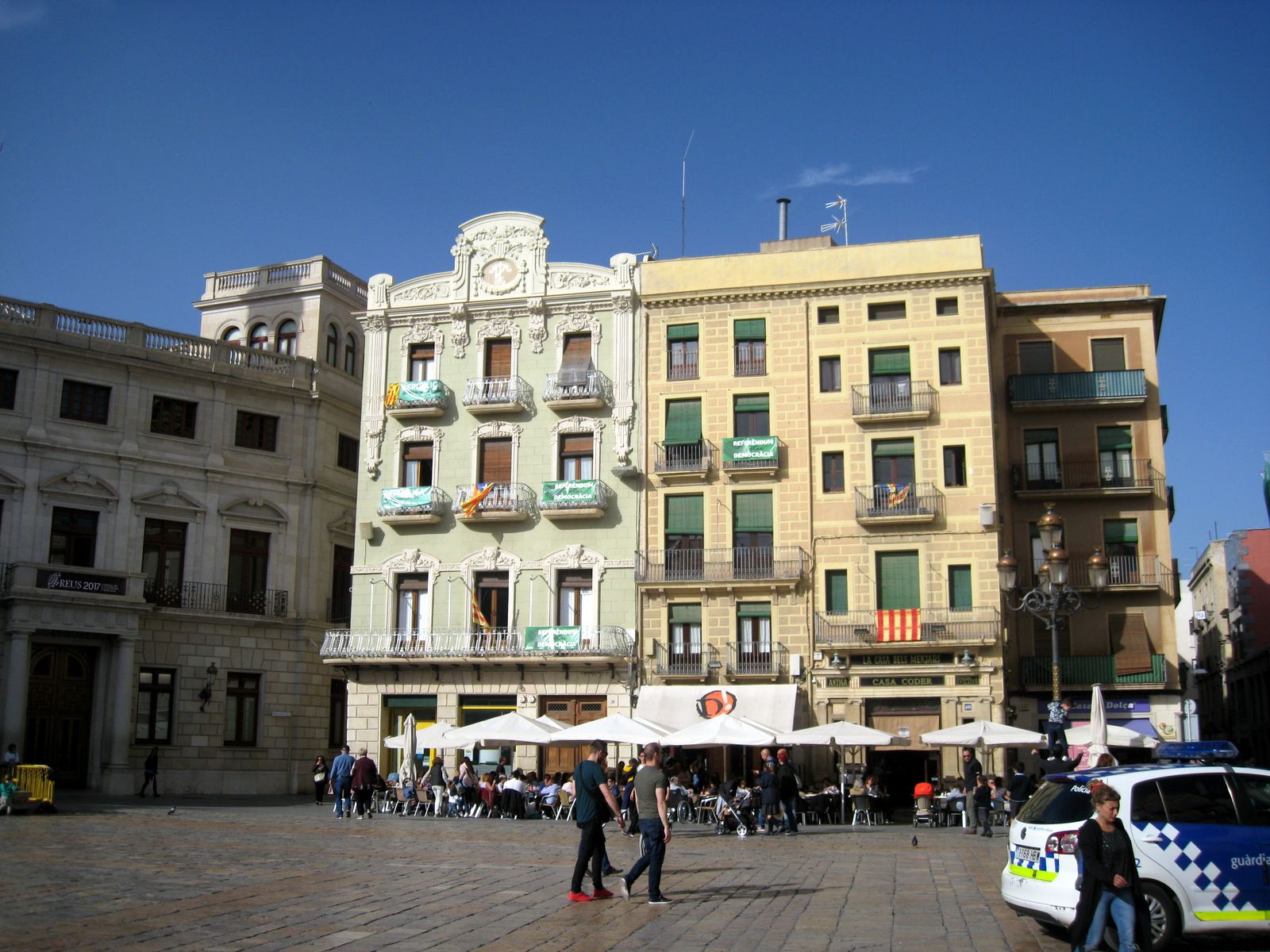 "Человеческие замки" и тунец в Каталонии