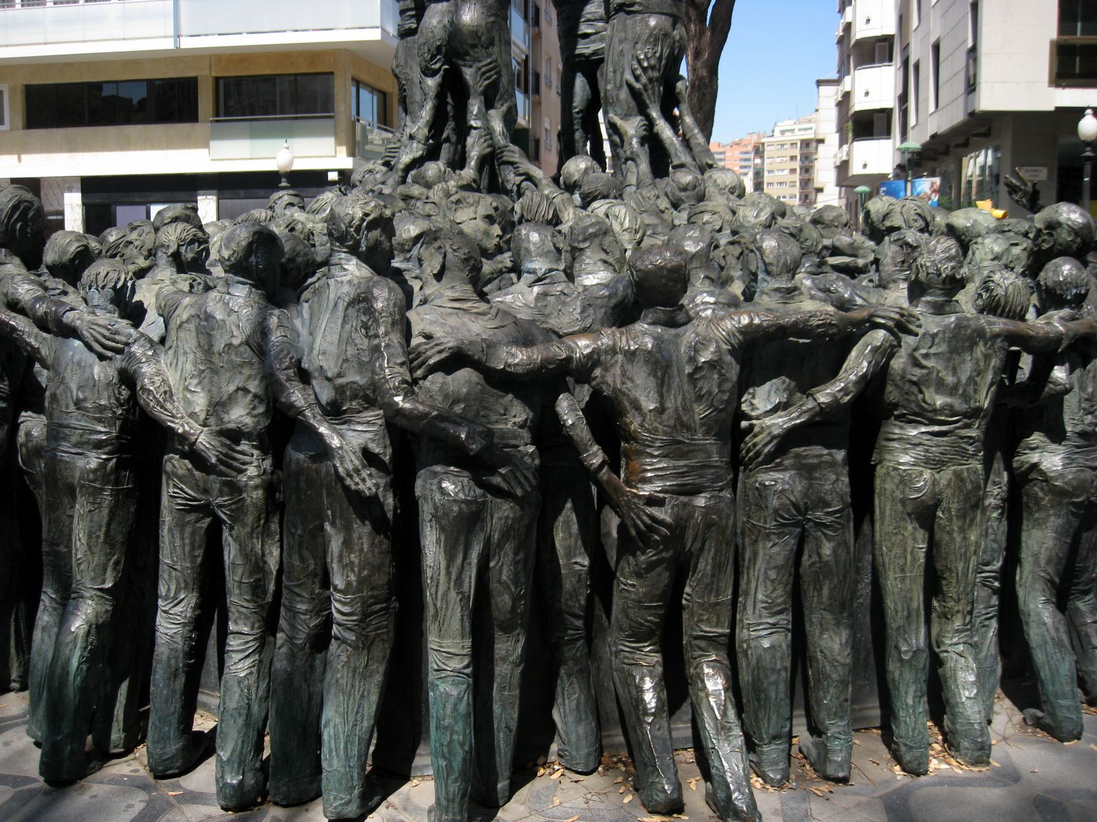 "Человеческие замки" и тунец в Каталонии