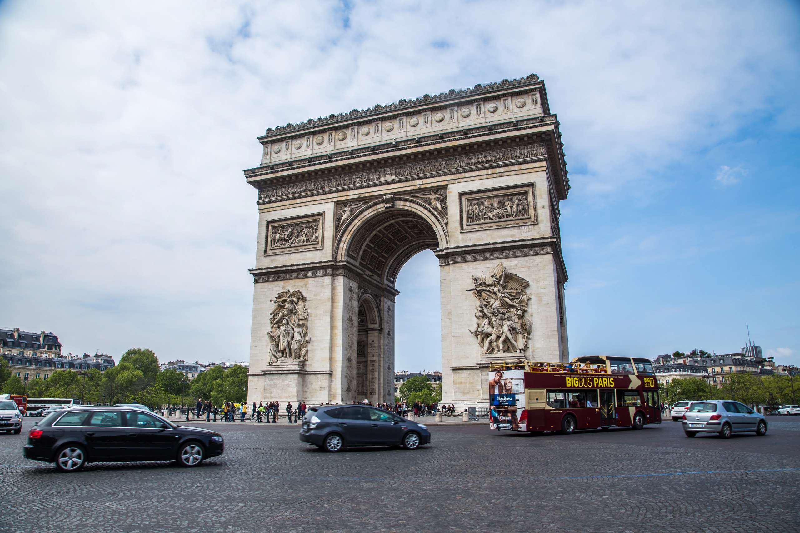 Мэрия Парижа планирует запретить движение туристических автобусов в центре города