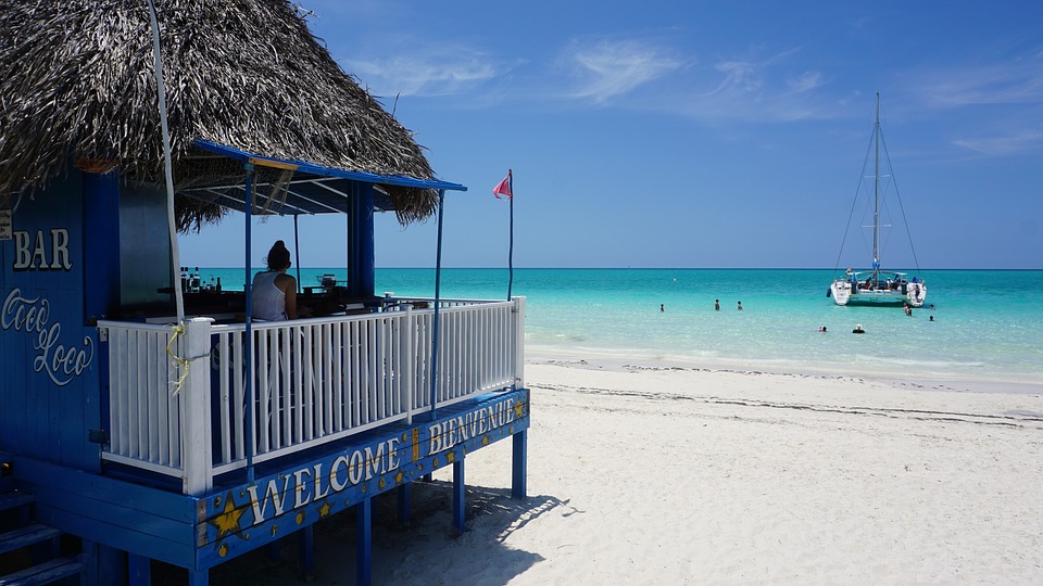 АТОР: полетные программы на кубинский курорт Кайо-Коко временно отменены после "Ирмы"