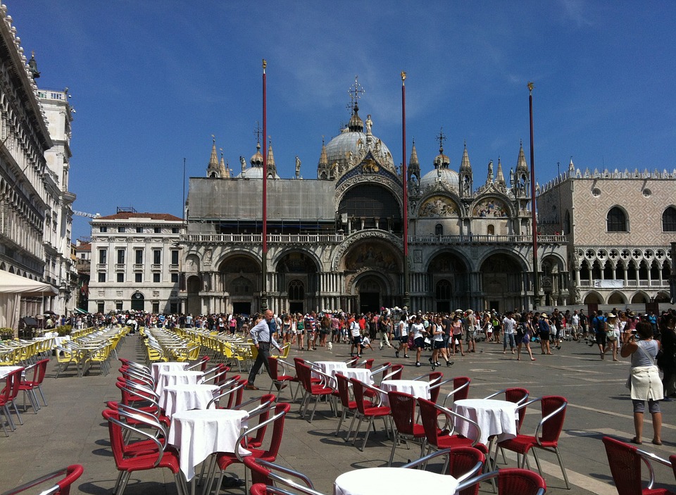 Японские туристы обратились в полицию, получив счет в ресторане Венеции на 1100 евро