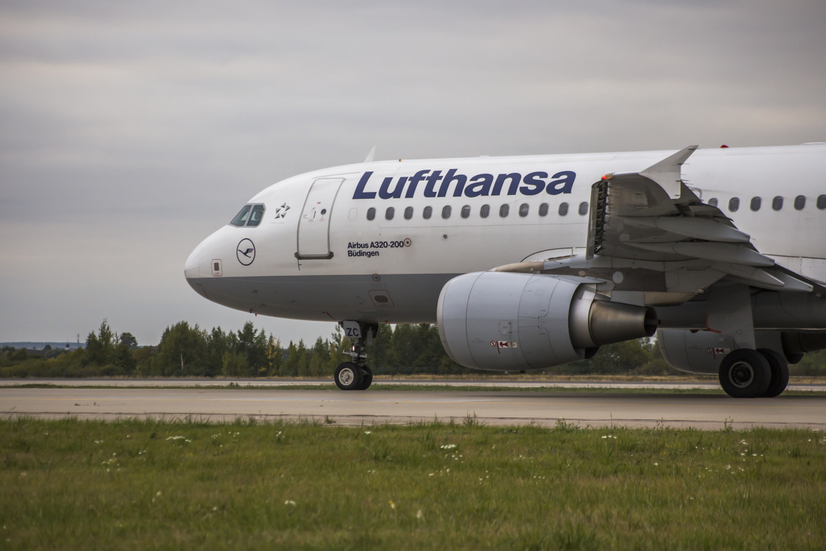Lufthansa отменяет половину рейсов на фоне падения спроса из-за коронавируса