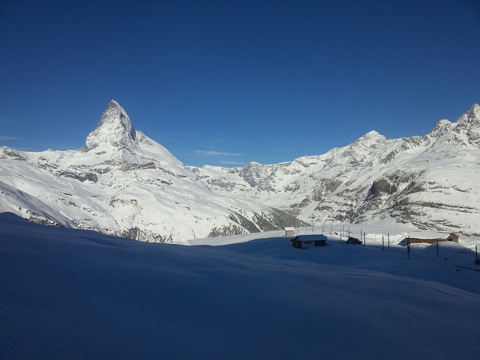 Тысячи горнолыжников по-прежнему не могут выбраться из швейцарского Церматта