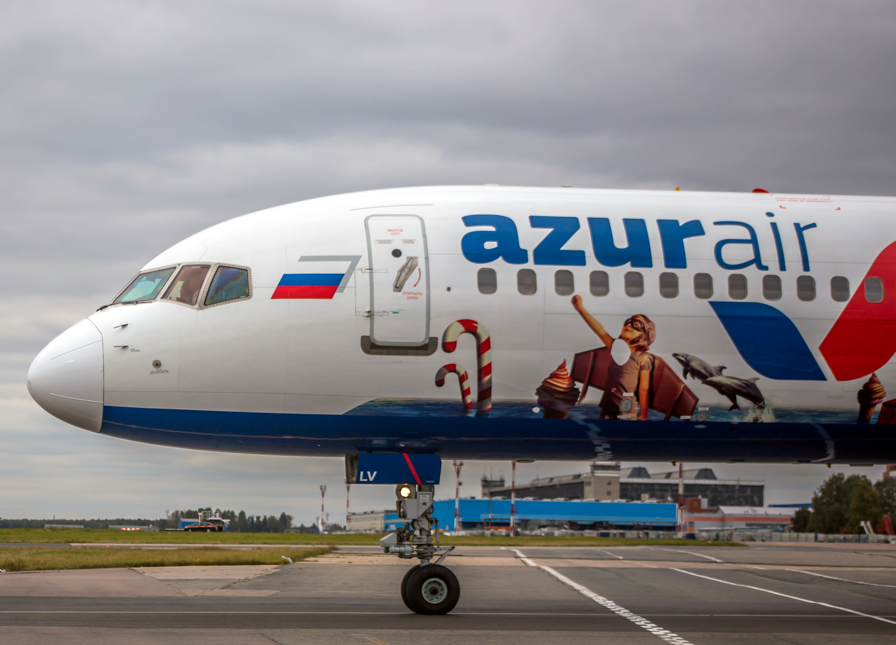 Опасных веществ на борту экстренно севшего в Узбекистане самолета AZUR air не нашли