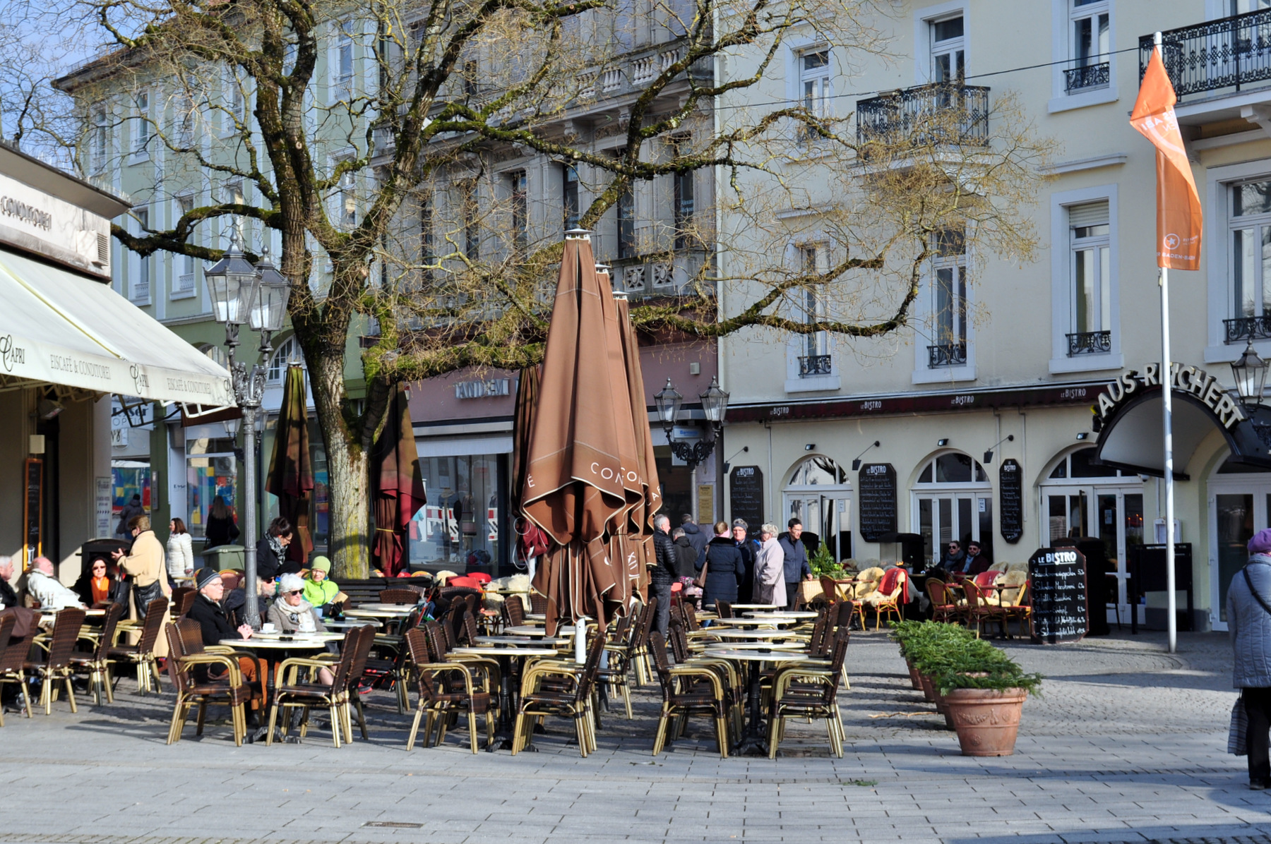 Бутики и рестораны курорта Баден-Баден в Германии опустели без российских туристов