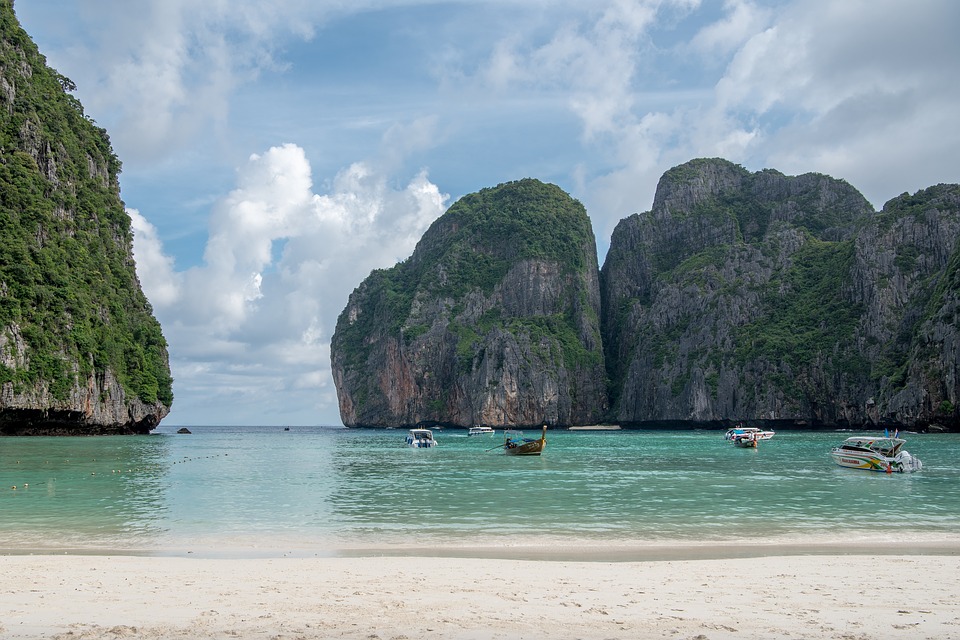 Таиланд вновь разрешил иностранным туристам посещать Краби, Пханнга, Самуи, Пханган и Тао