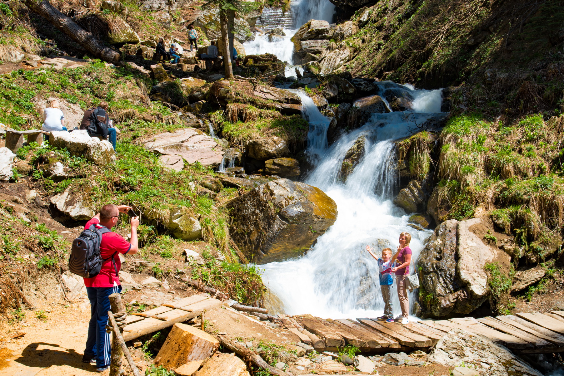 Большое кольцо парка водопадов "Менделиха" открылось на курорте "Роза Хутор" в Сочи