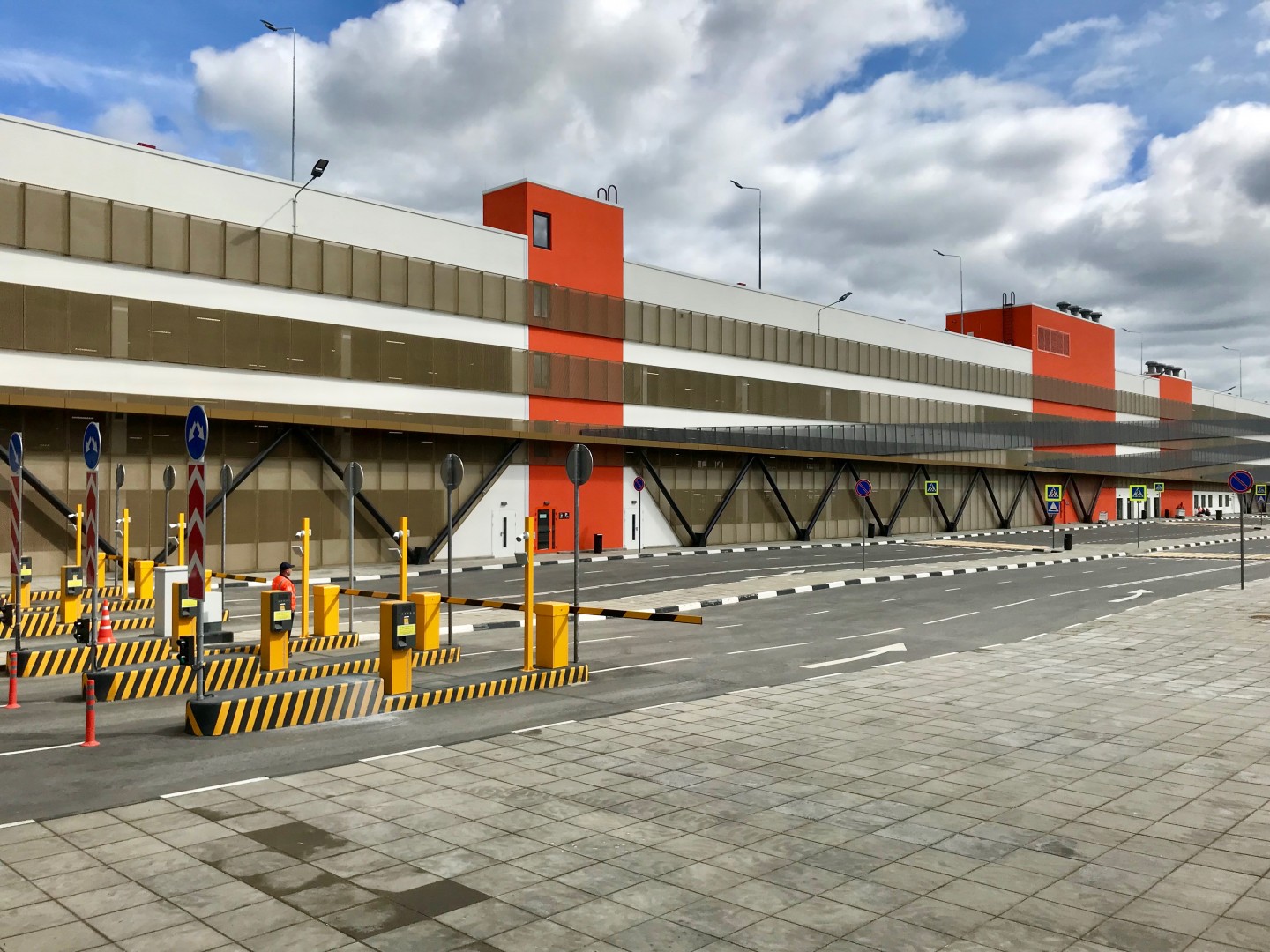Новая многоуровневая парковка открылась в аэропорту Шереметьево